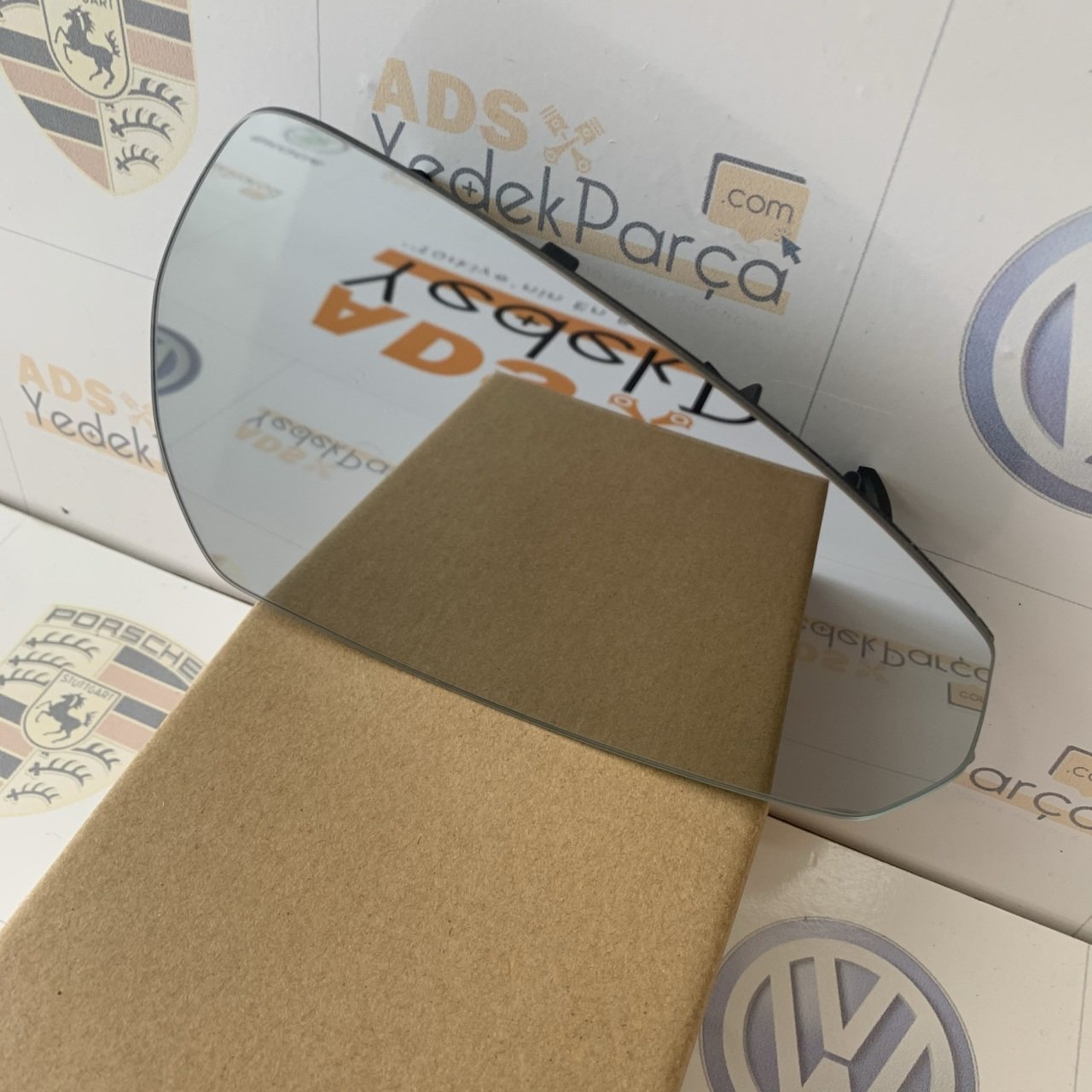 Audi A3 2012 Sonrası Sağ Ayna Camı (8V0857536)