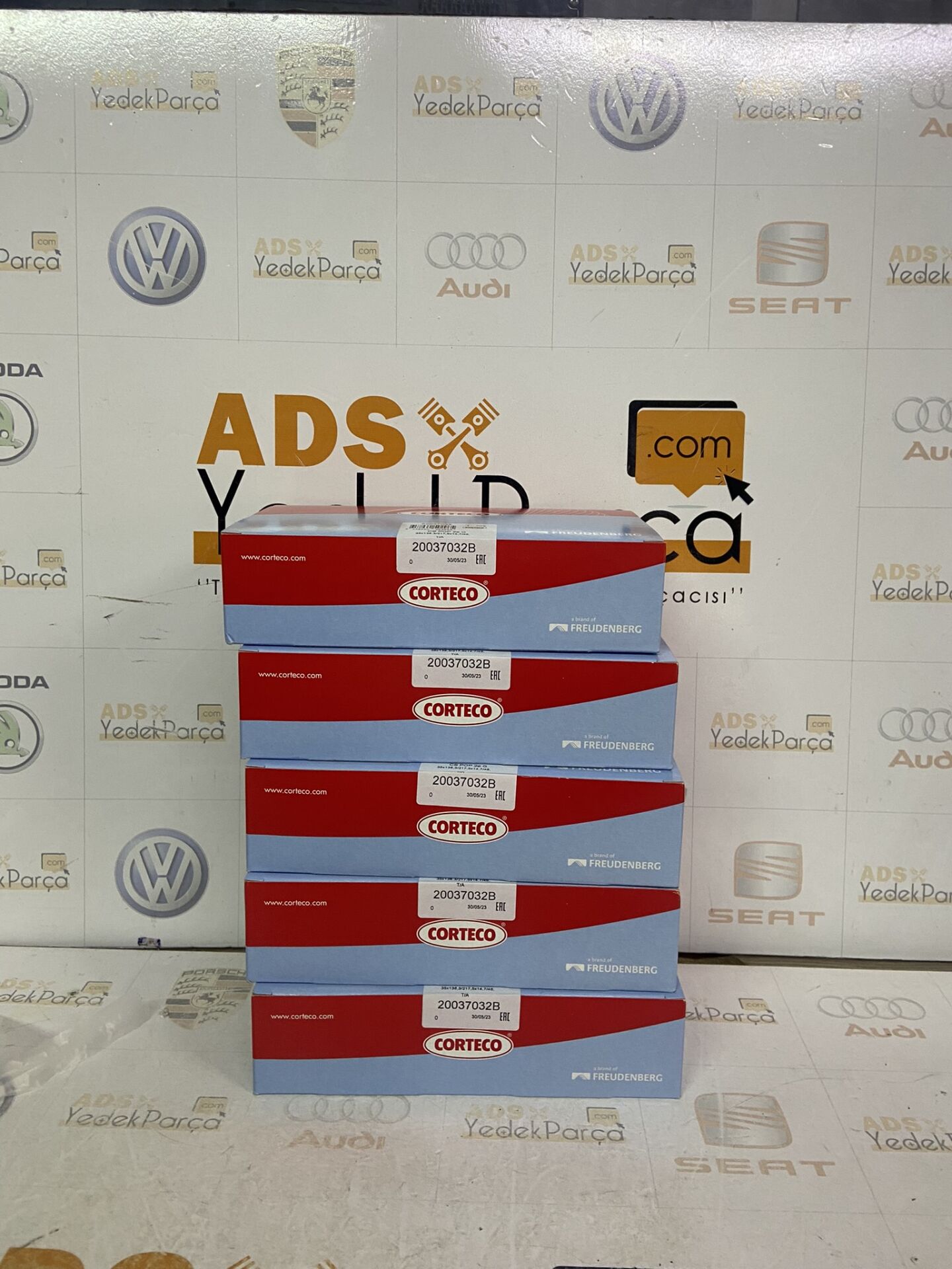 Volkswagen Caddy Transporter 2016 Sonrası Golf Passat 2013 Sonrası Keçeli Ön Flanş
