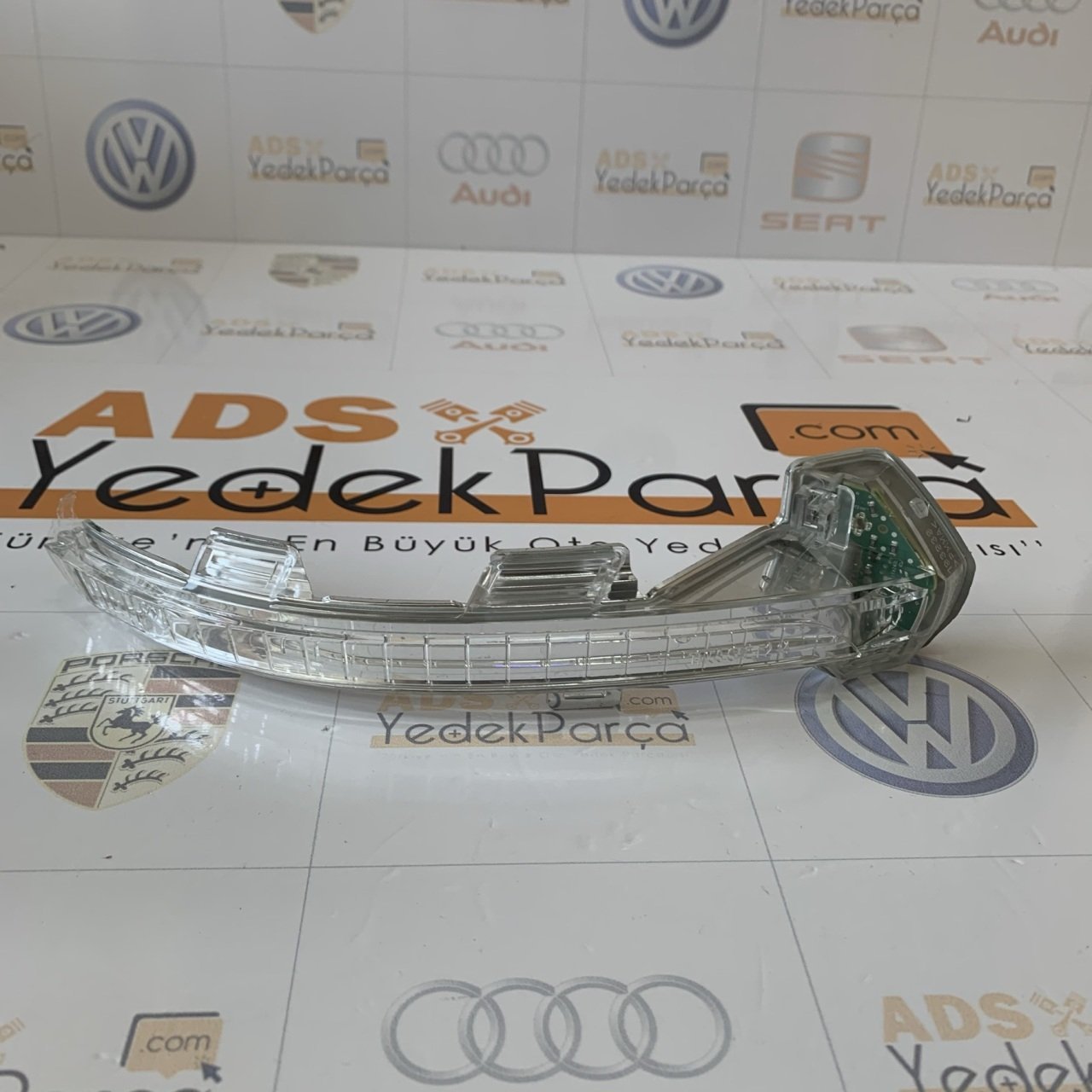 Volkswagen Passat 2015 Sonrası Sağ Ayna Sinyali Orijinal 3G0949102
