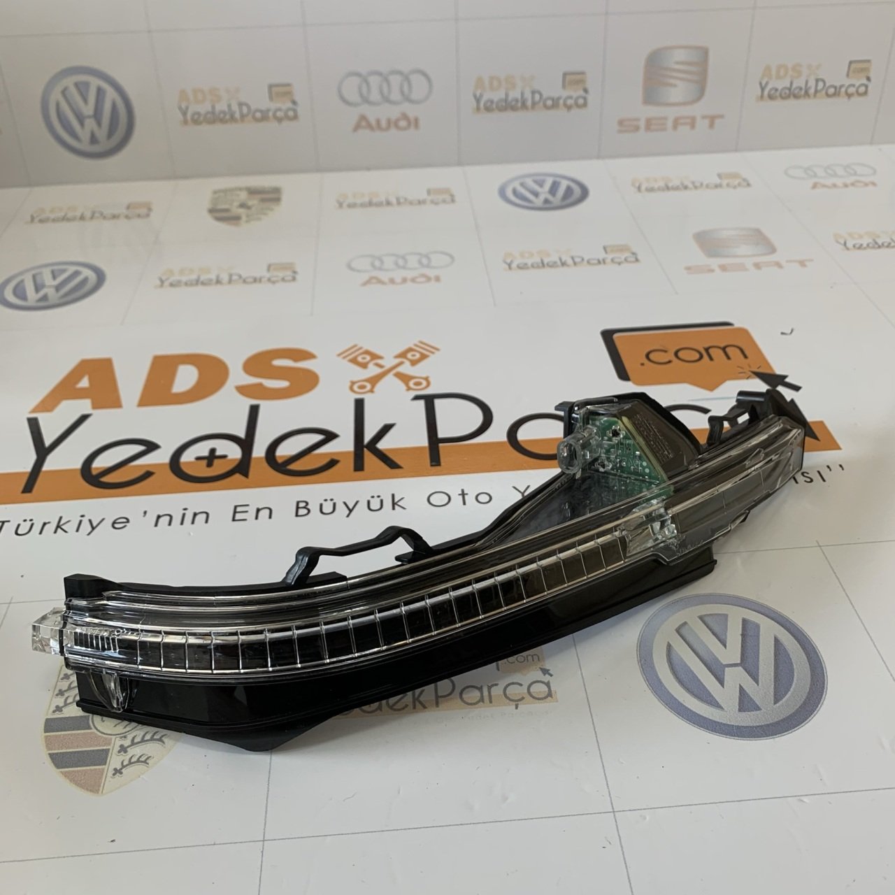 Audi Q7 2016 Sonrası Sol Ayna Sinyali Orijinal 4M0949101A