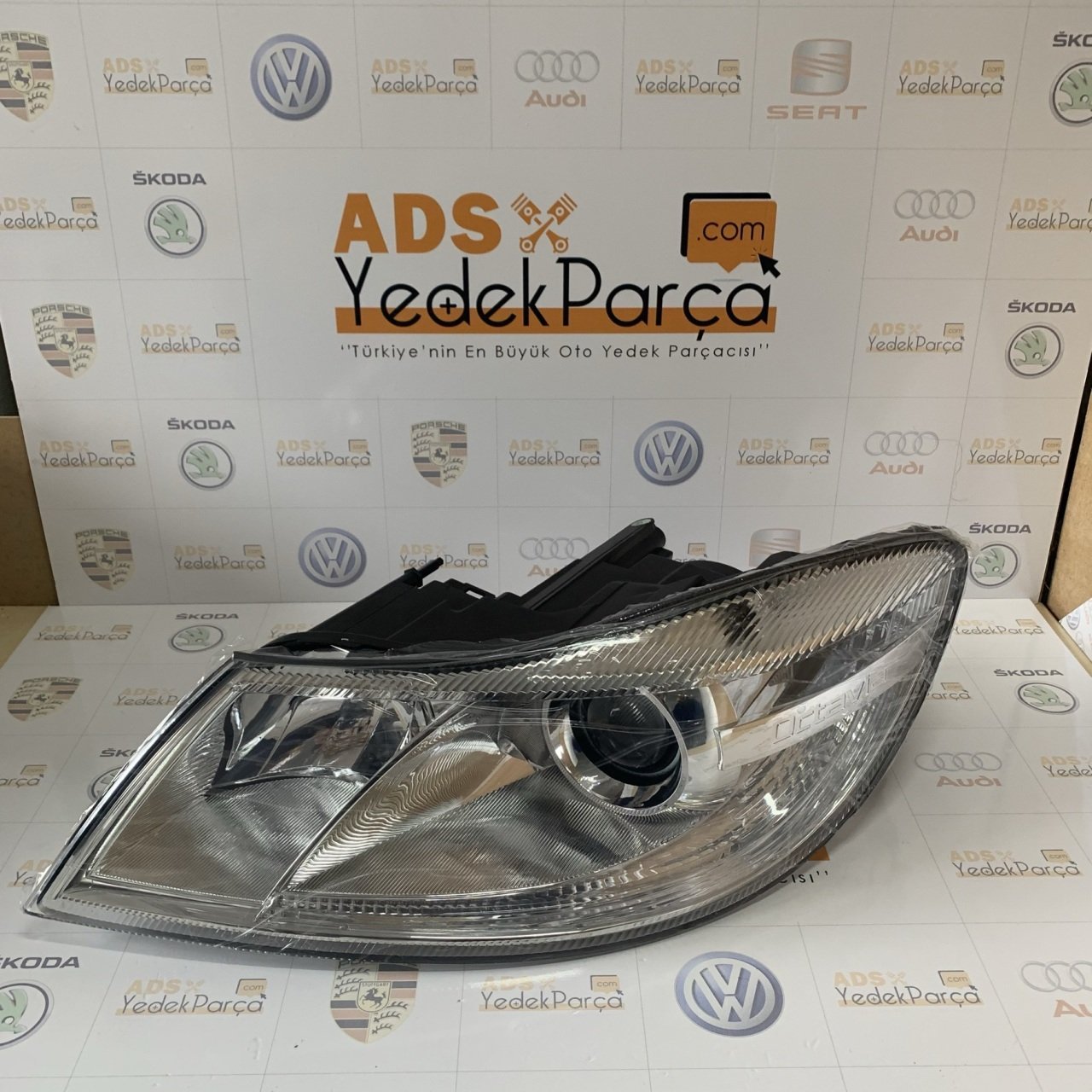 Skoda Octavia 2010 Sonrası Sol Octavia Yazılı Mercekli Far 1Z1941017S