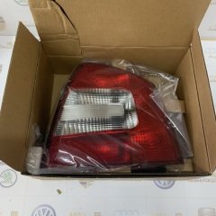Skoda Octavia 2009-2012 Arası Sağ Stop Depo Marka 1Z5945112B