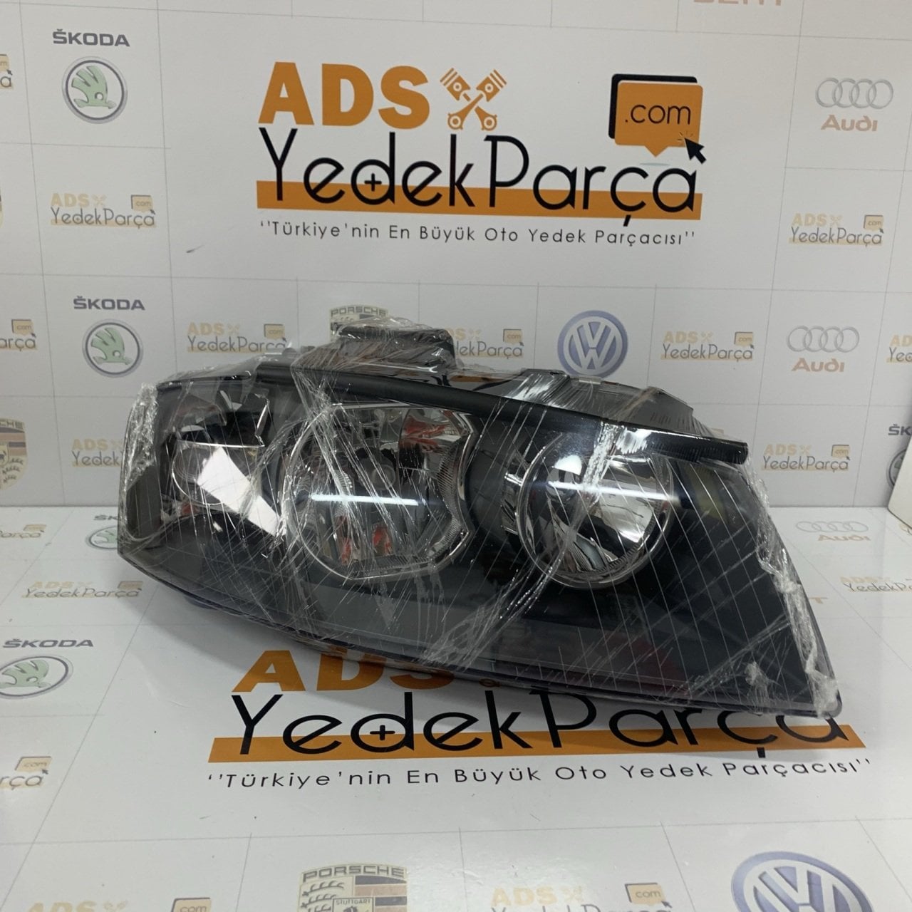 Audi A3 2003 Sonrası Sağ Far Motoru Üzerinde 8P0941004K
