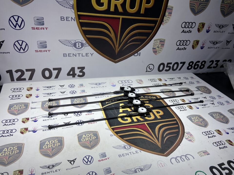 Audi A3 Kaput Teli ORJİNAL 8V0823531A