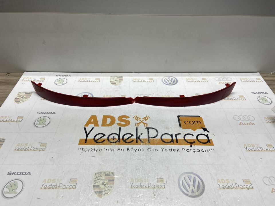 SKODA OCTAVIA 13 17TAMPON REFLEKTORU ARKA SOL