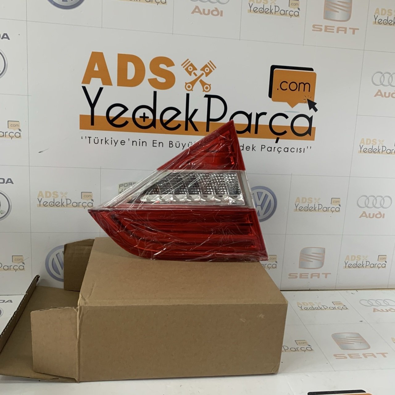 Skoda Superb 2013 Sonrası Sol İç Stop Lambası Ledli İthal 3T5945093A