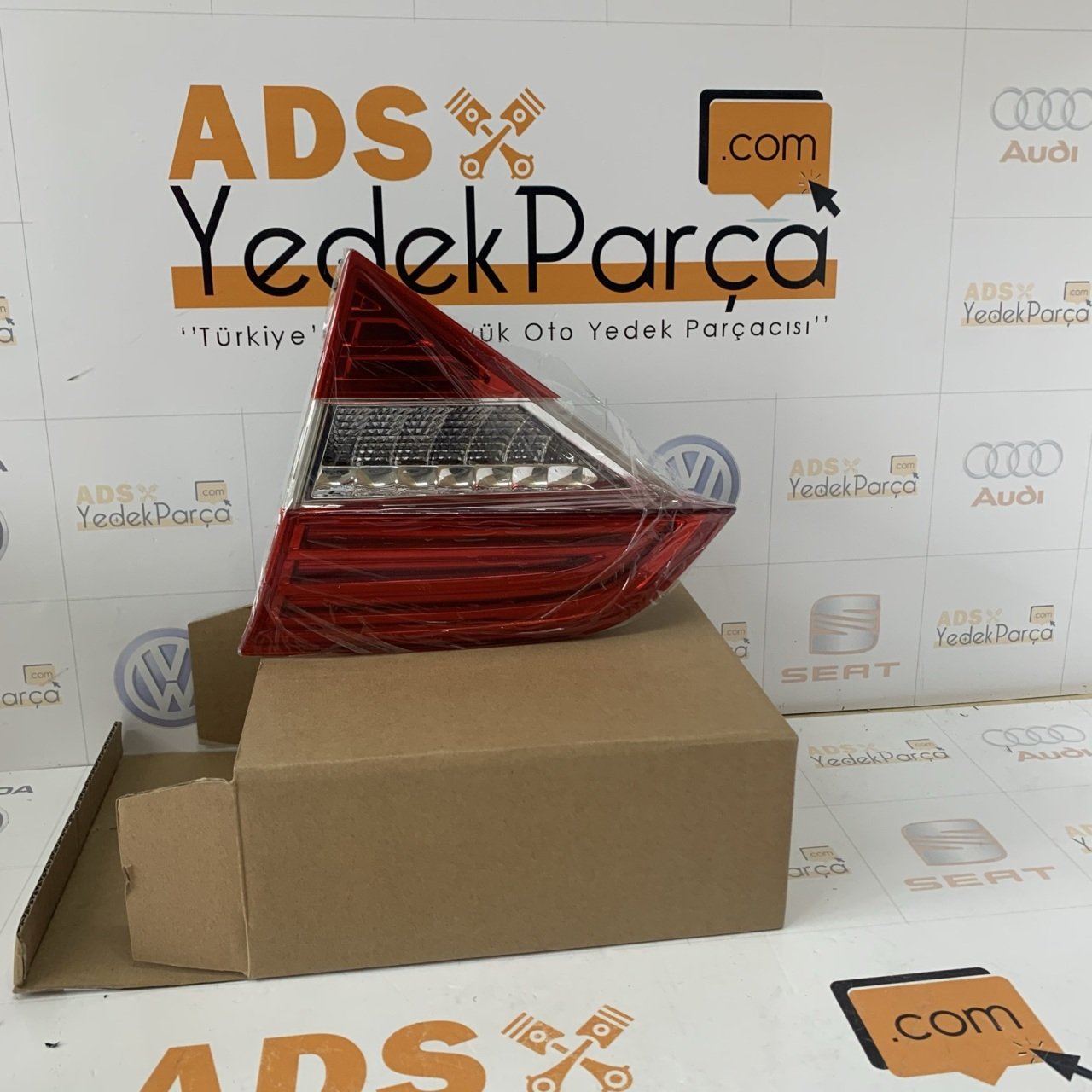 Skoda Superb 2013 Sonrası Sağ İç Stop Lambası Ledli İthal 3T5945094A