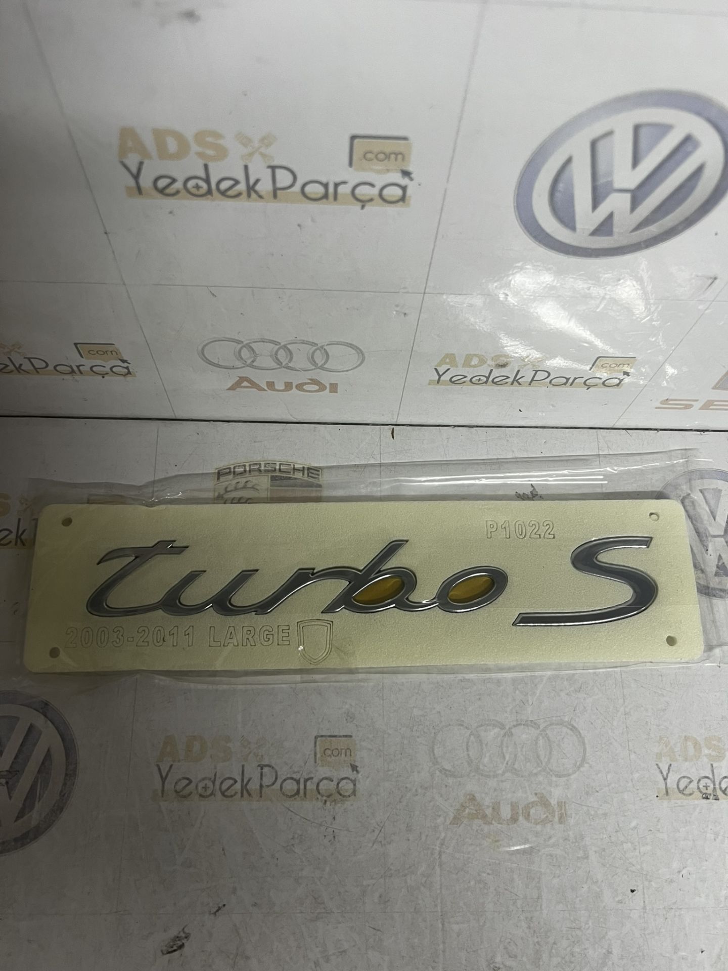 Porsche 911 Turbo S Yazısı Krom