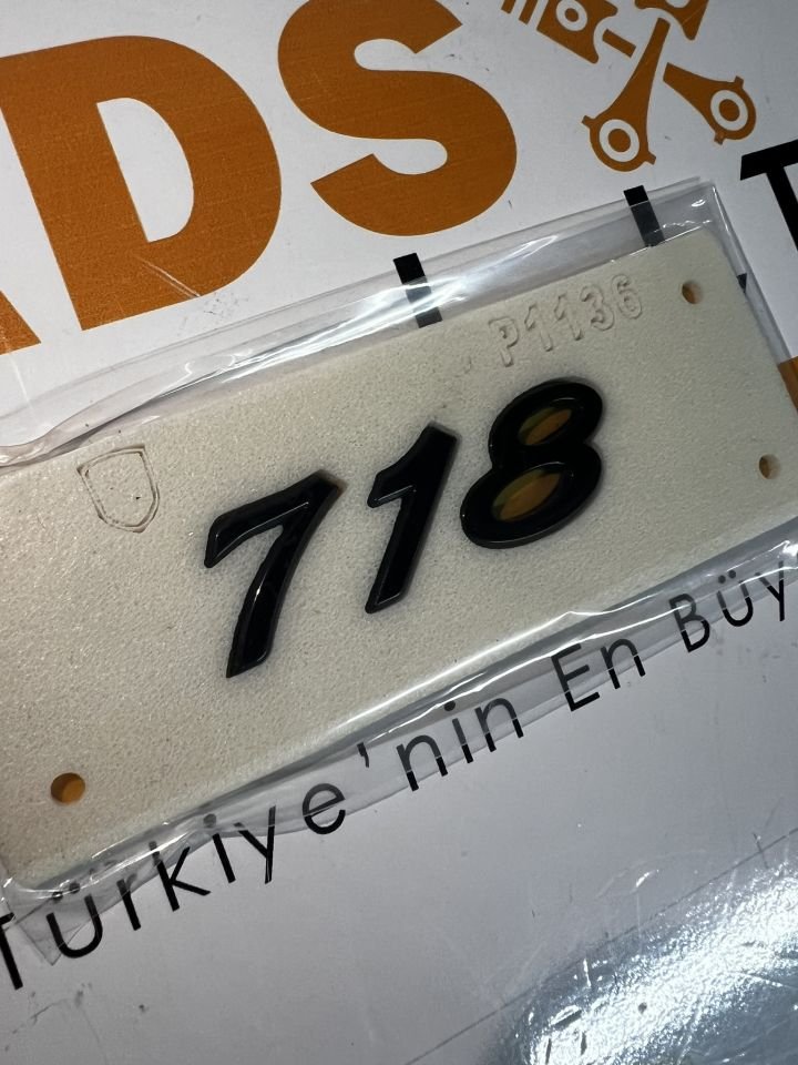 Porsche 718 Yazısı Siyah Kırmızı Krom Renk