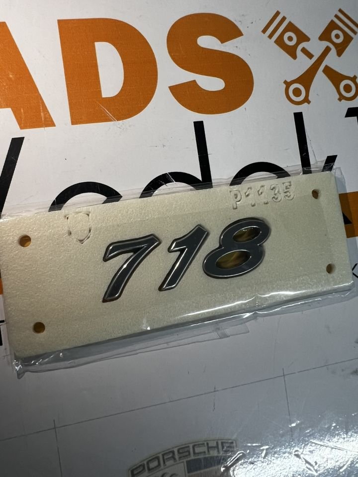 Porsche 718 Yazısı Siyah Kırmızı Krom Renk