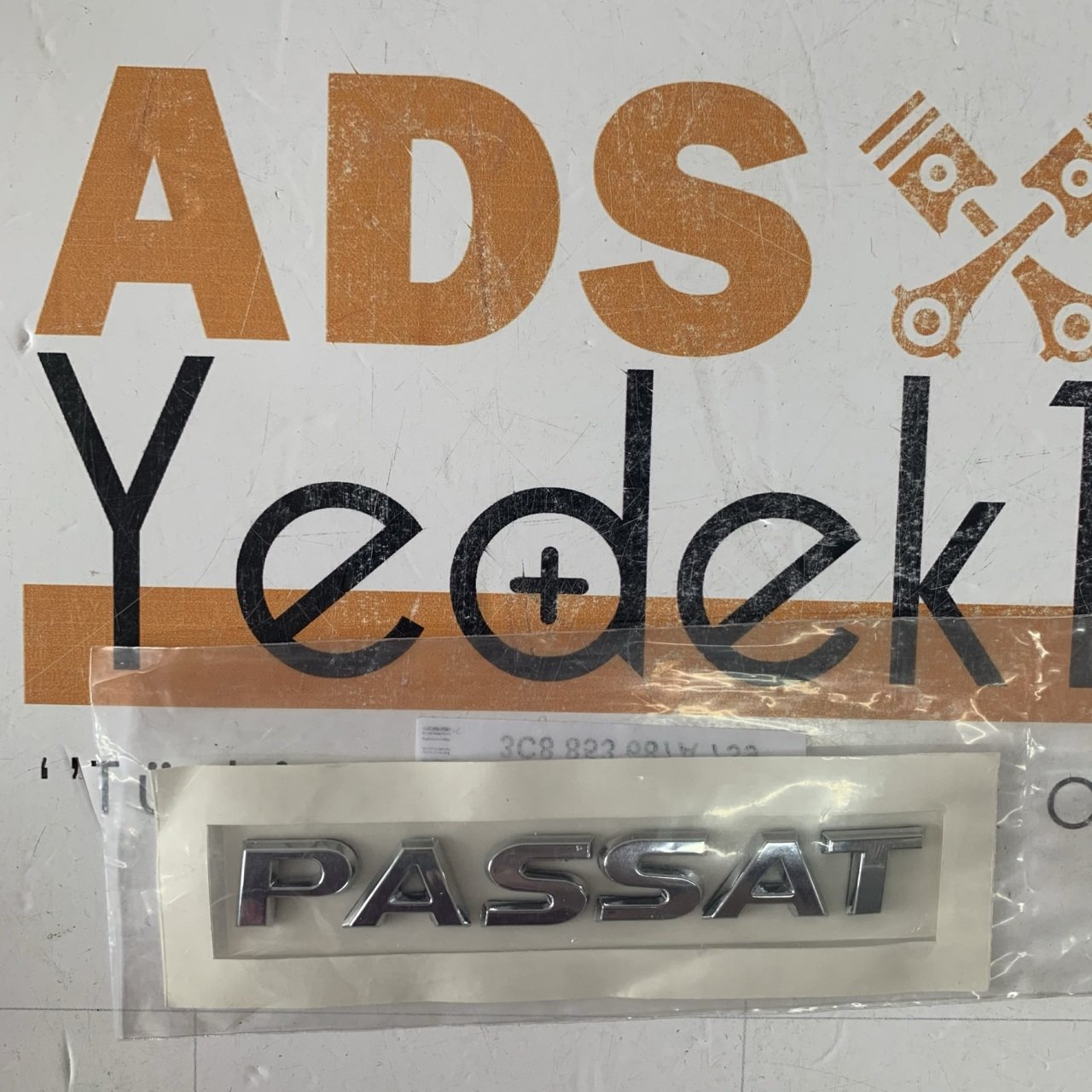Volkswagen Passat 2011 Sonrası Passat Yazısı İthal (3C8853687A)