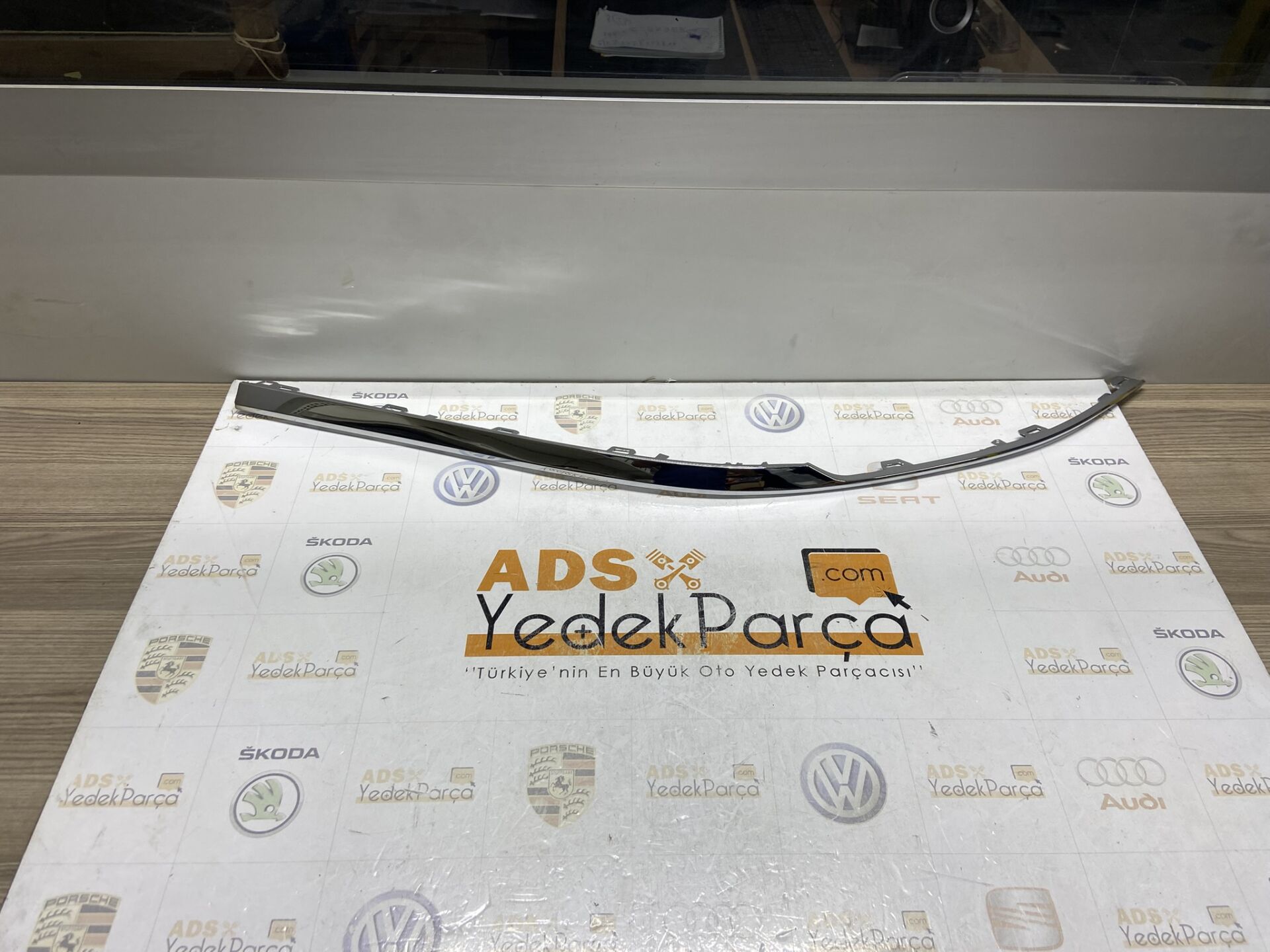 Volkswagen Passat 2015 Sonrası Arka Tampon Nikelajı