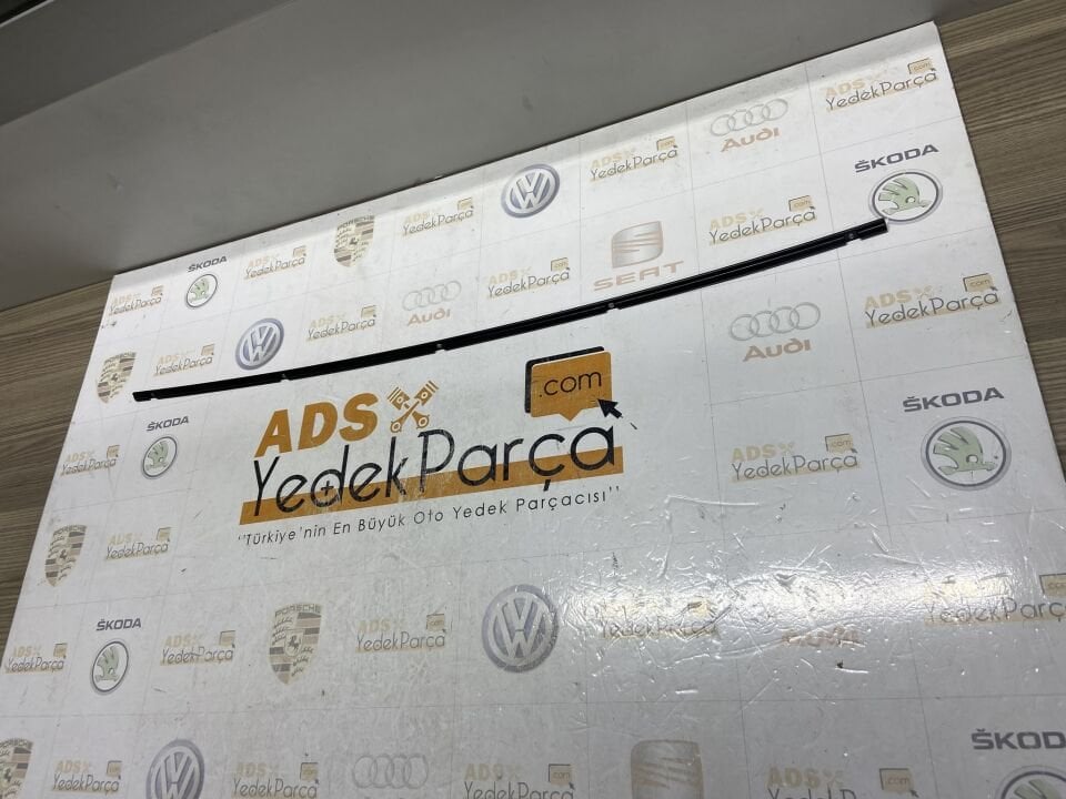 Audi A6 2016 Sonrası Yan Cam Oluk İç Çıtası 4K0845453