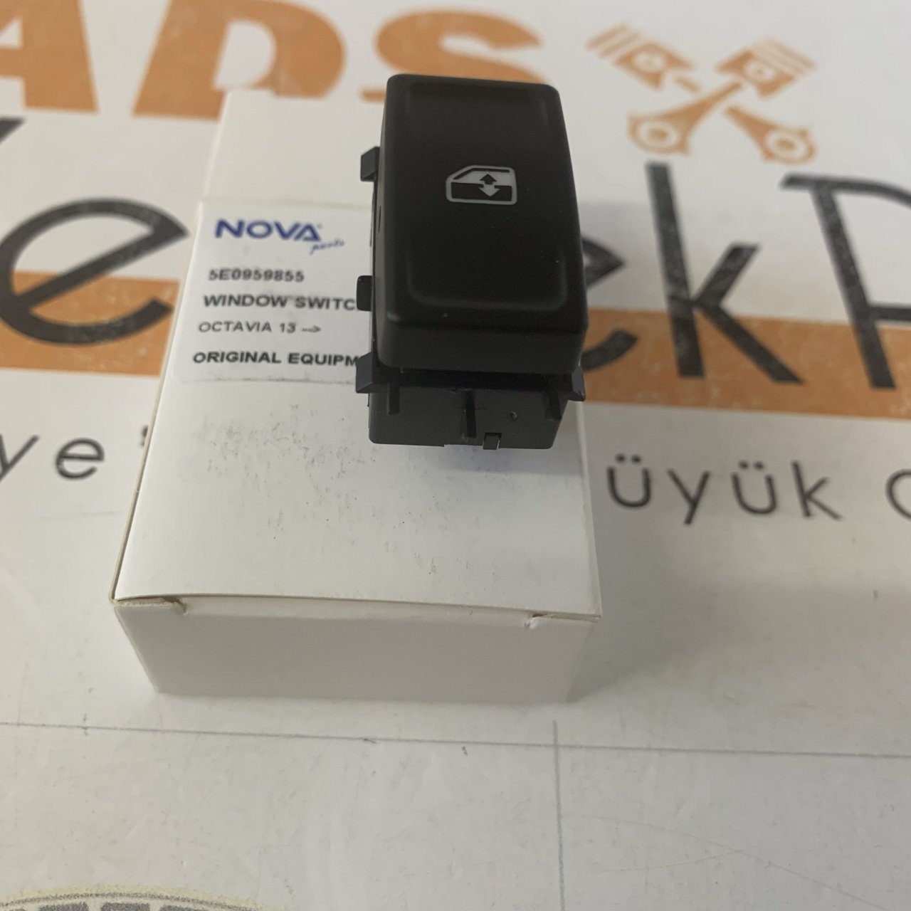 Skoda Octavia 2013 Sonrası Cam Düğmesi Tekli Nova Marka 5E0959455