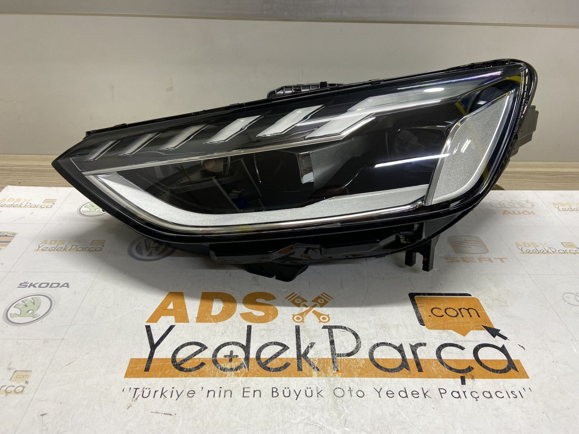 8W0941033D Audi A4 Sol Led Mercekli Matrix Far 2020-2023