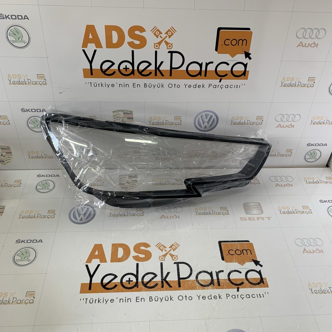 Audi A4 2016 Sonrası Sağ Far Camı İthal