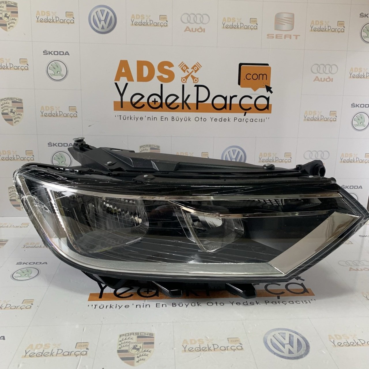 Volkswagen Passat 2014 Sonrası Sağ Far Depo Marka Taiwan 3G1941030