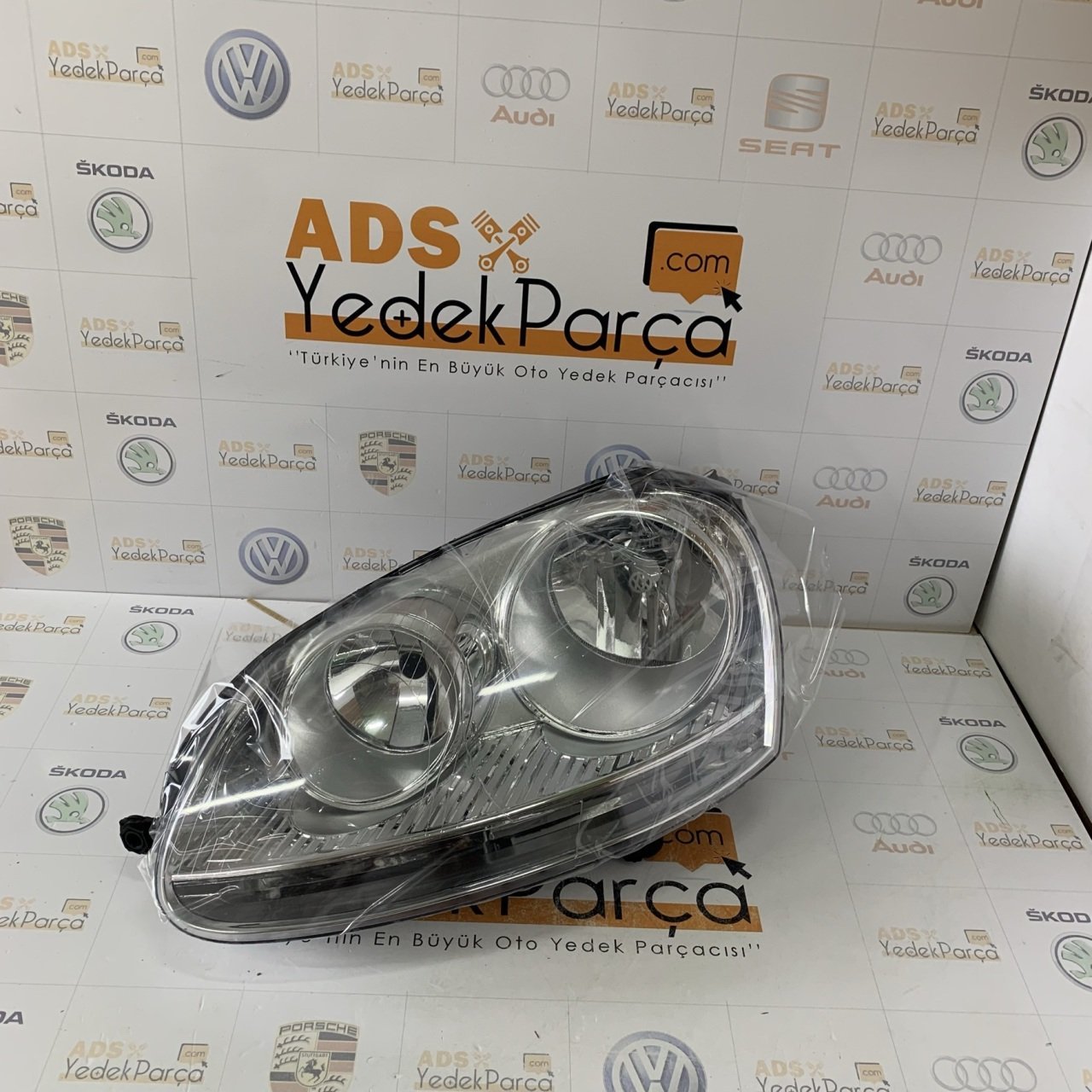 Volkswagen Golf V 2004 Sonrası Sol Far Krom İthal 1K6941005