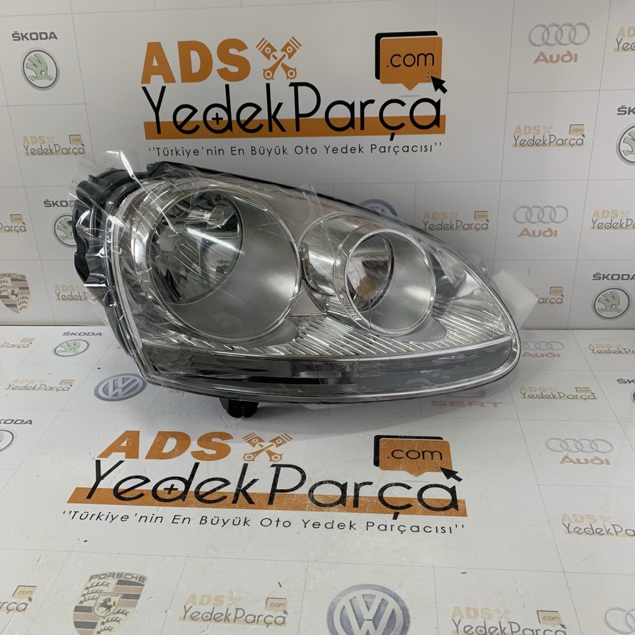 Volkswagen Golf V 2004 Sonrası Sağ Far Krom İthal 1K6941006