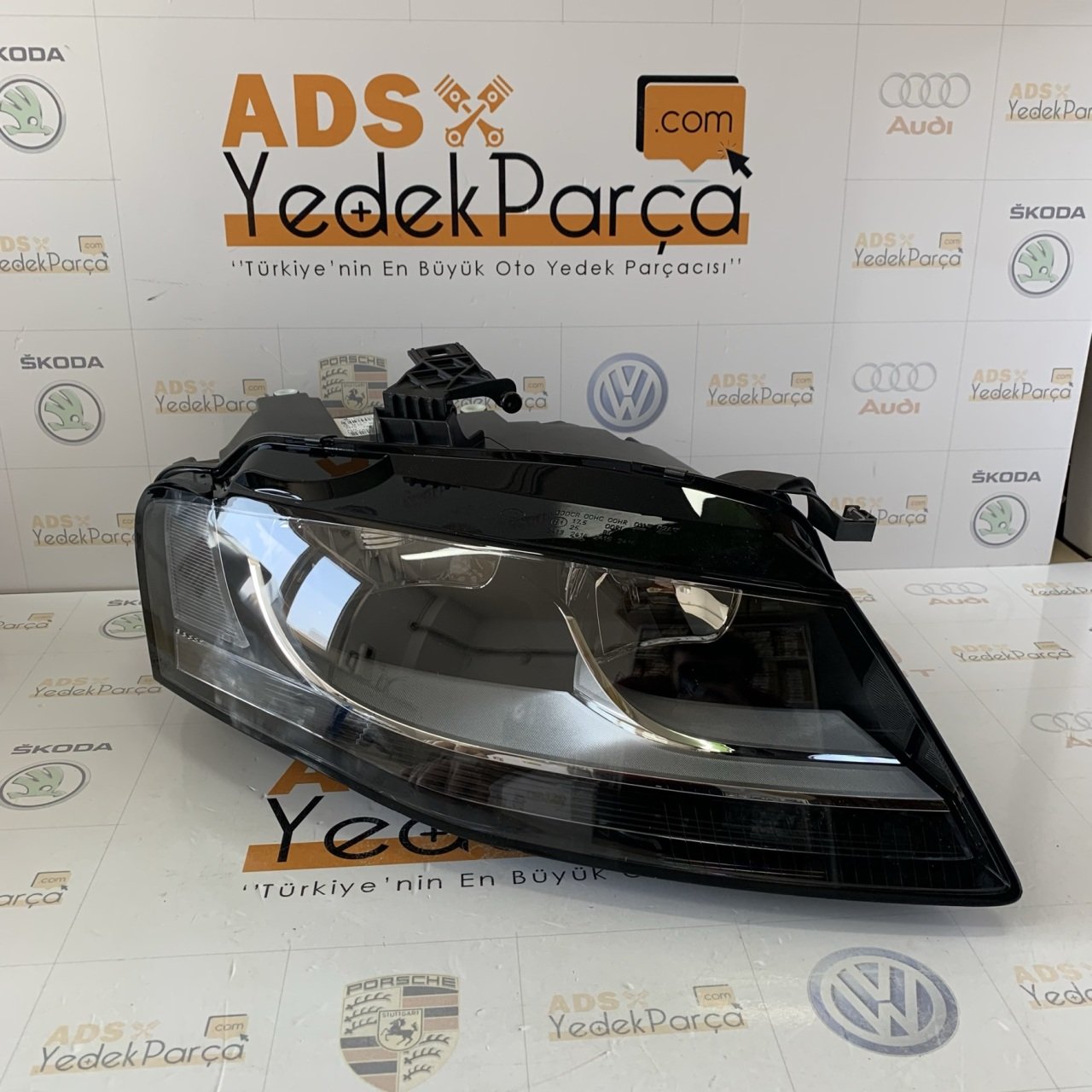 Audi A4 2008-2012 Sağ Far Motorlu Siyah Orijinal Magnetti Marelli 8K0941030