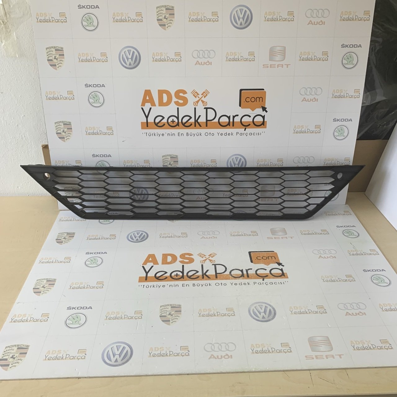 Seat Leon Fr  2016 Sonrası Ön Tampon Orta Izgarası 5F0853667J