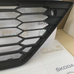 Seat Leon Fr  2016 Sonrası Ön Tampon Orta Izgarası 5F0853667J