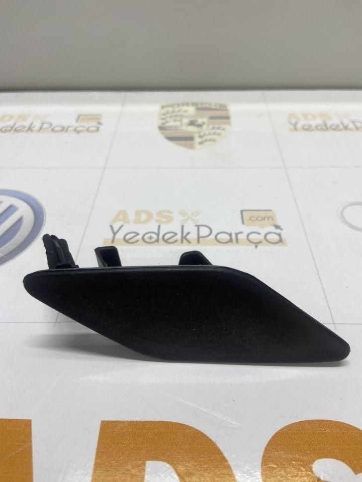 VW Passat 2015 Sonrası Sağ Far Yıkama Kapağı