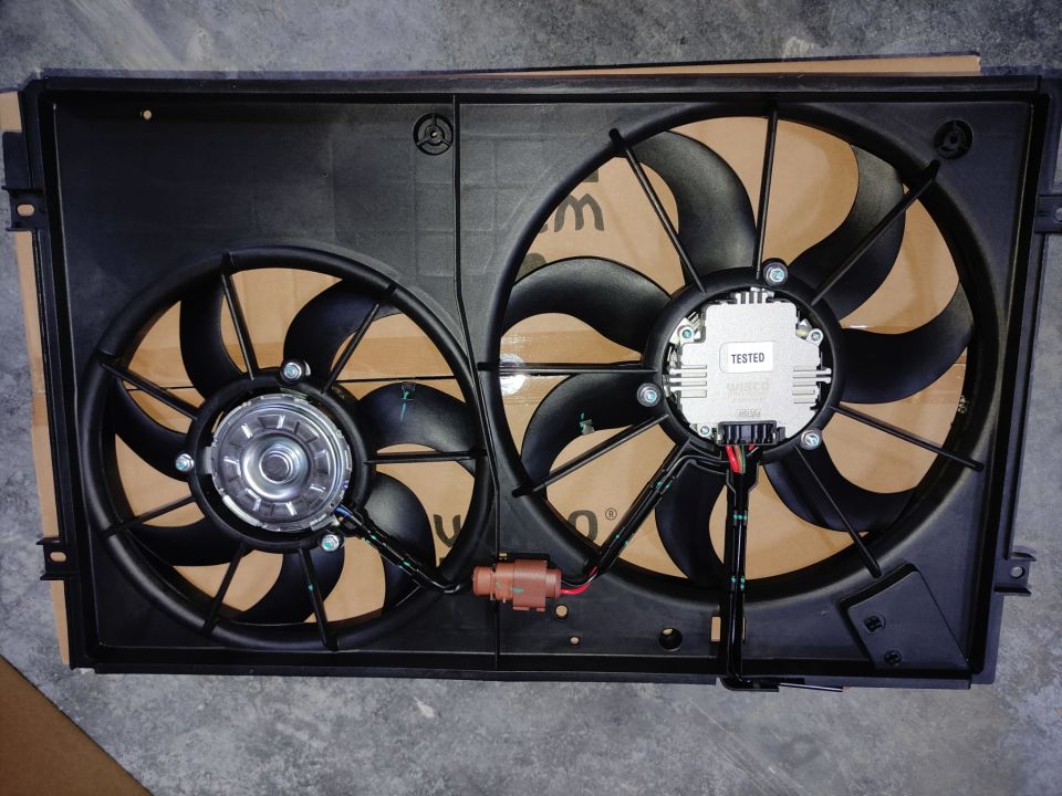 VW GOLF5 JETTA PASSAT LEON 05 >FAN MOTORU DAVLUMBAZLI (360 MM-4 FIS -7 KANAT)