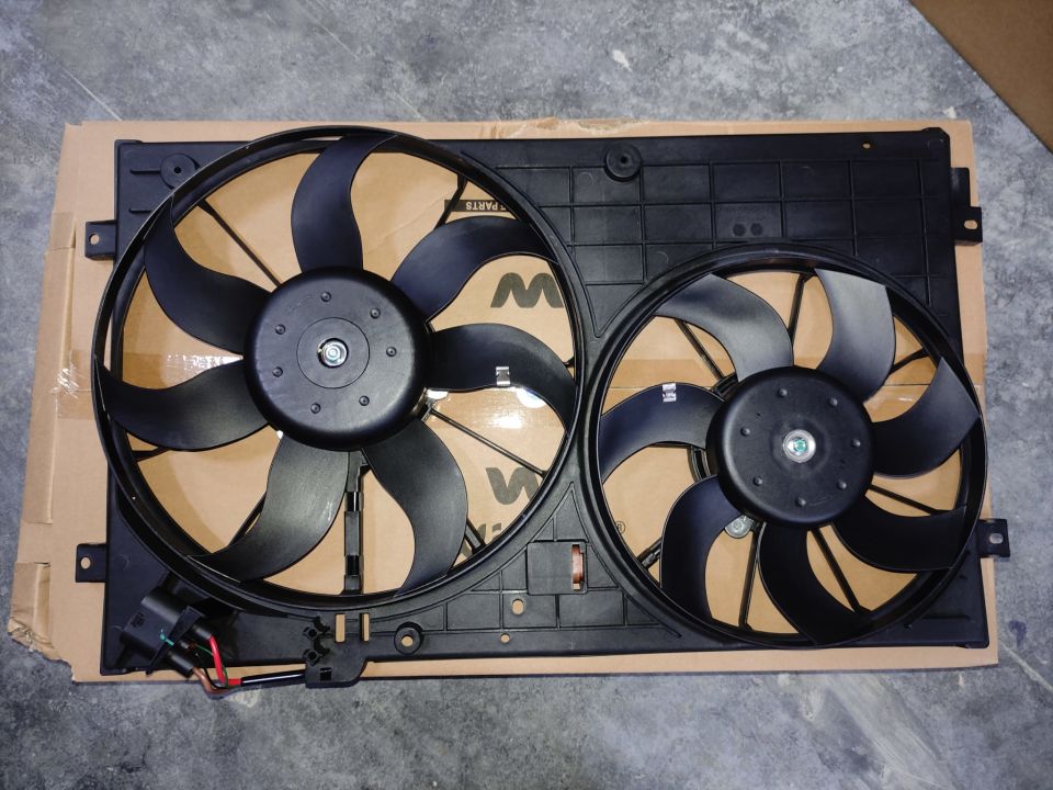 VW GOLF5 JETTA PASSAT LEON 05 >FAN MOTORU DAVLUMBAZLI (360 MM-4 FIS -7 KANAT)