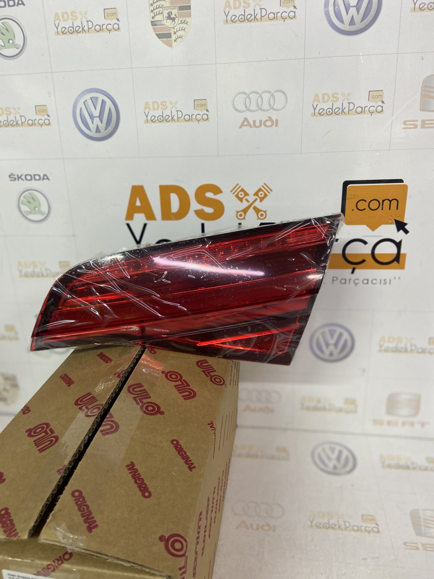 Audi A8 2014 Sağ İç Stop Orijinal Ulo Marka 4H0945094K