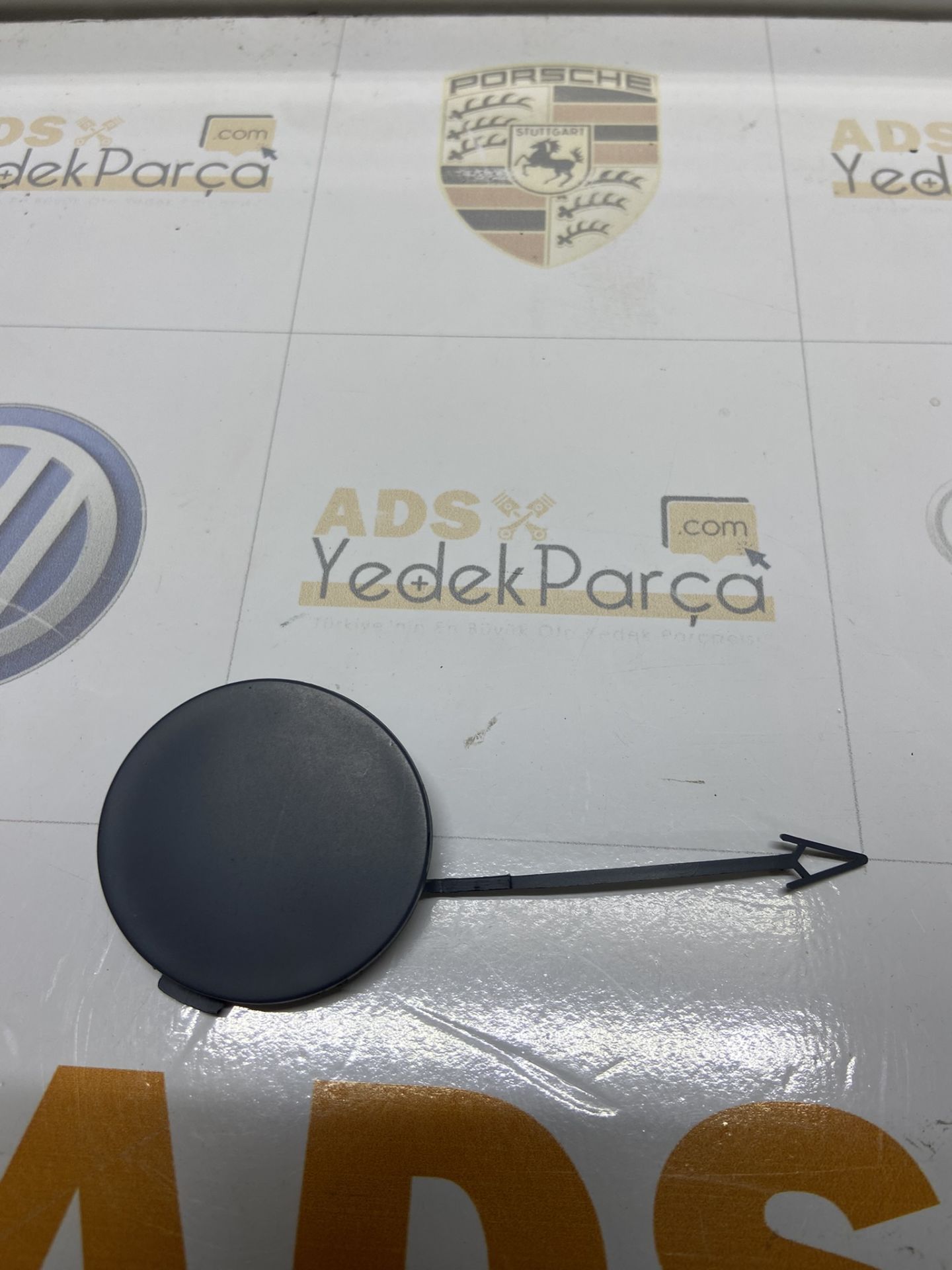 Audi A4 2005-2008 Ön Çeki Demir Kapağı