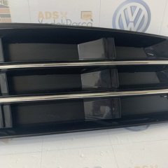 Audi A4 2016 Sağ Sis Kapağı Kromlu Orijinal 8W0807682R