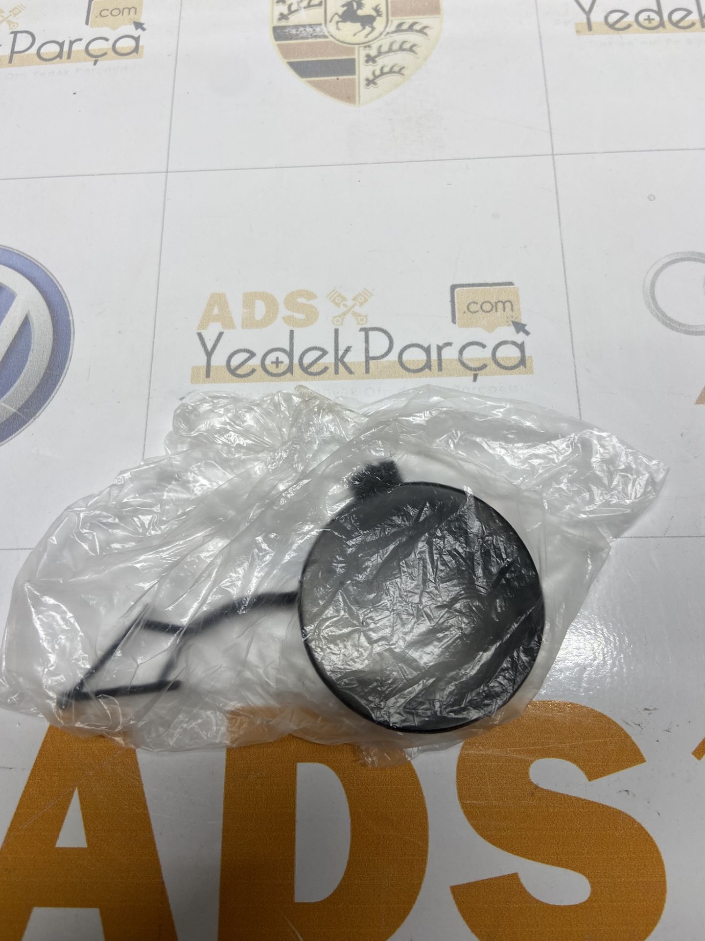 Volkswagen Passat 2015 Sonrası Arka Çeki Demir Kapağı
