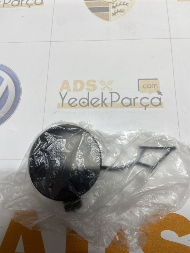 Volkswagen Passat 2015 Sonrası Arka Çeki Demir Kapağı