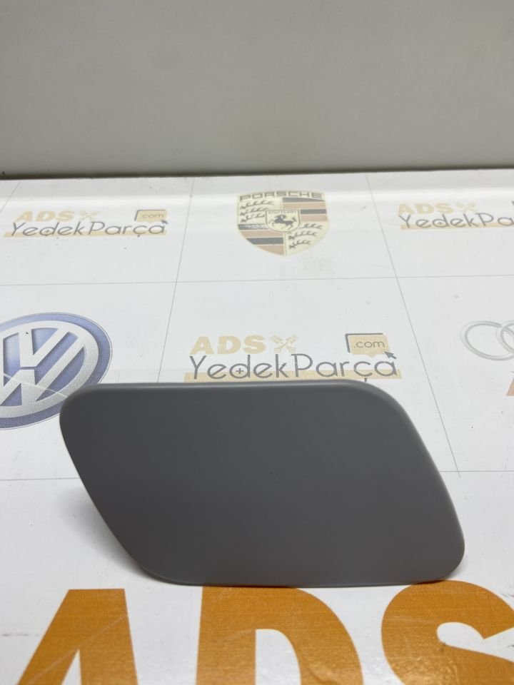 Audi A4 2005 Sonrası Sağ Far Yıkama Kapağı