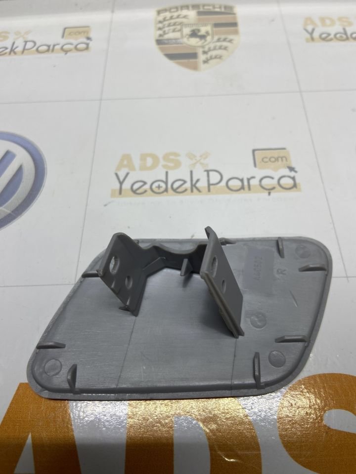 Audi A4 2005 Sonrası Sağ Far Yıkama Kapağı