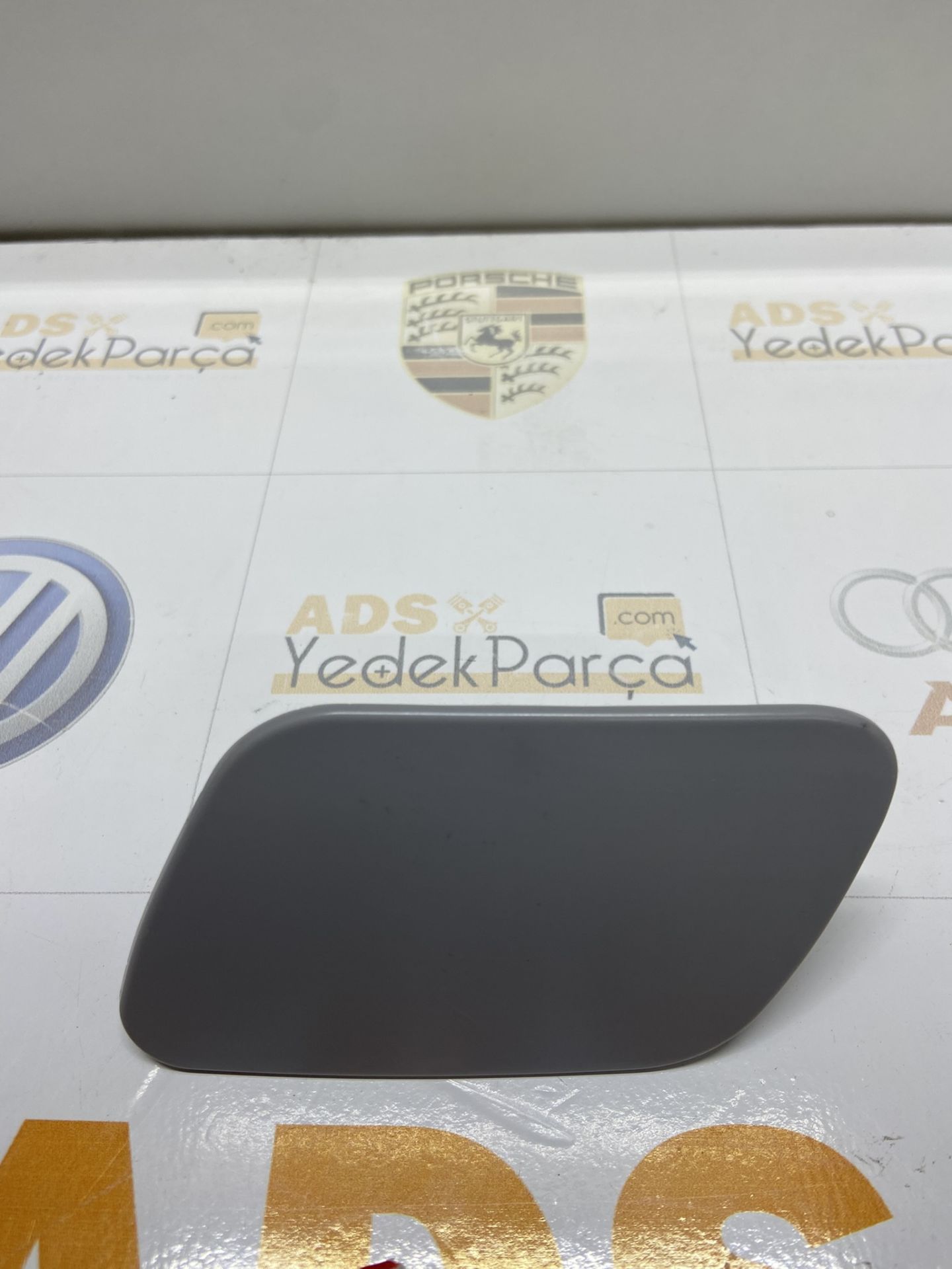 Audi A4 2005 Sonrası Sol Far Yıkama Kapağı
