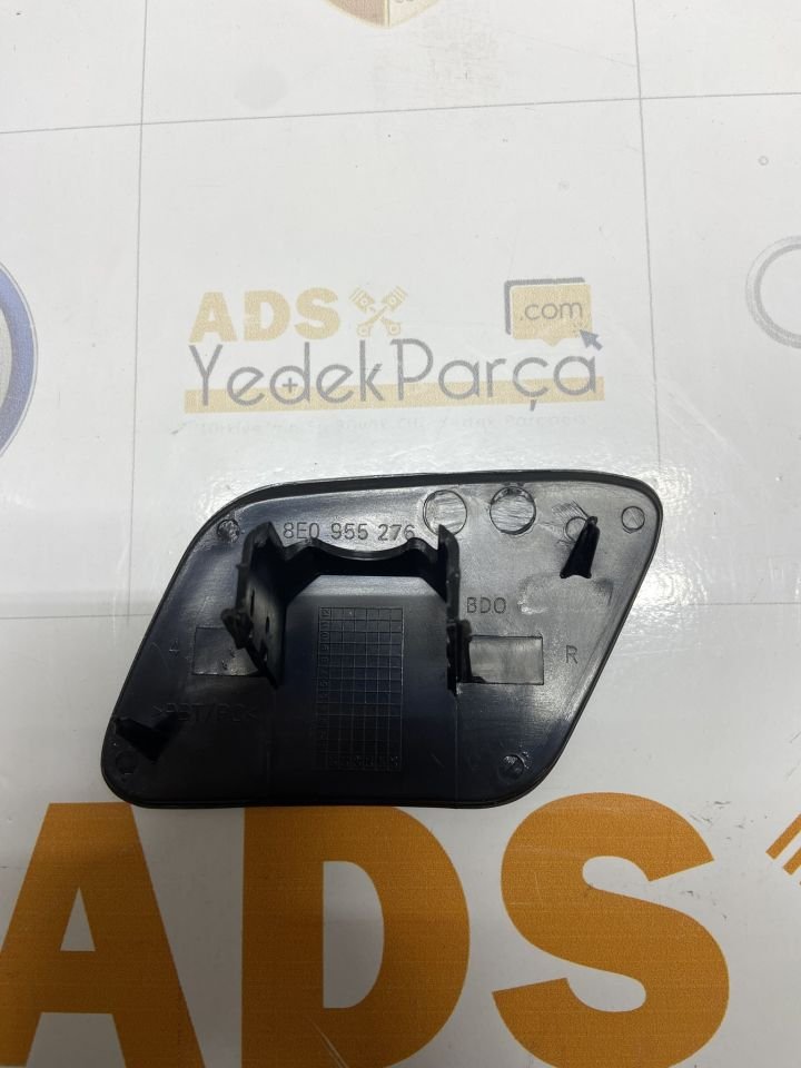 Audi A4 2008 Sağ Far Yıkama Kapağı