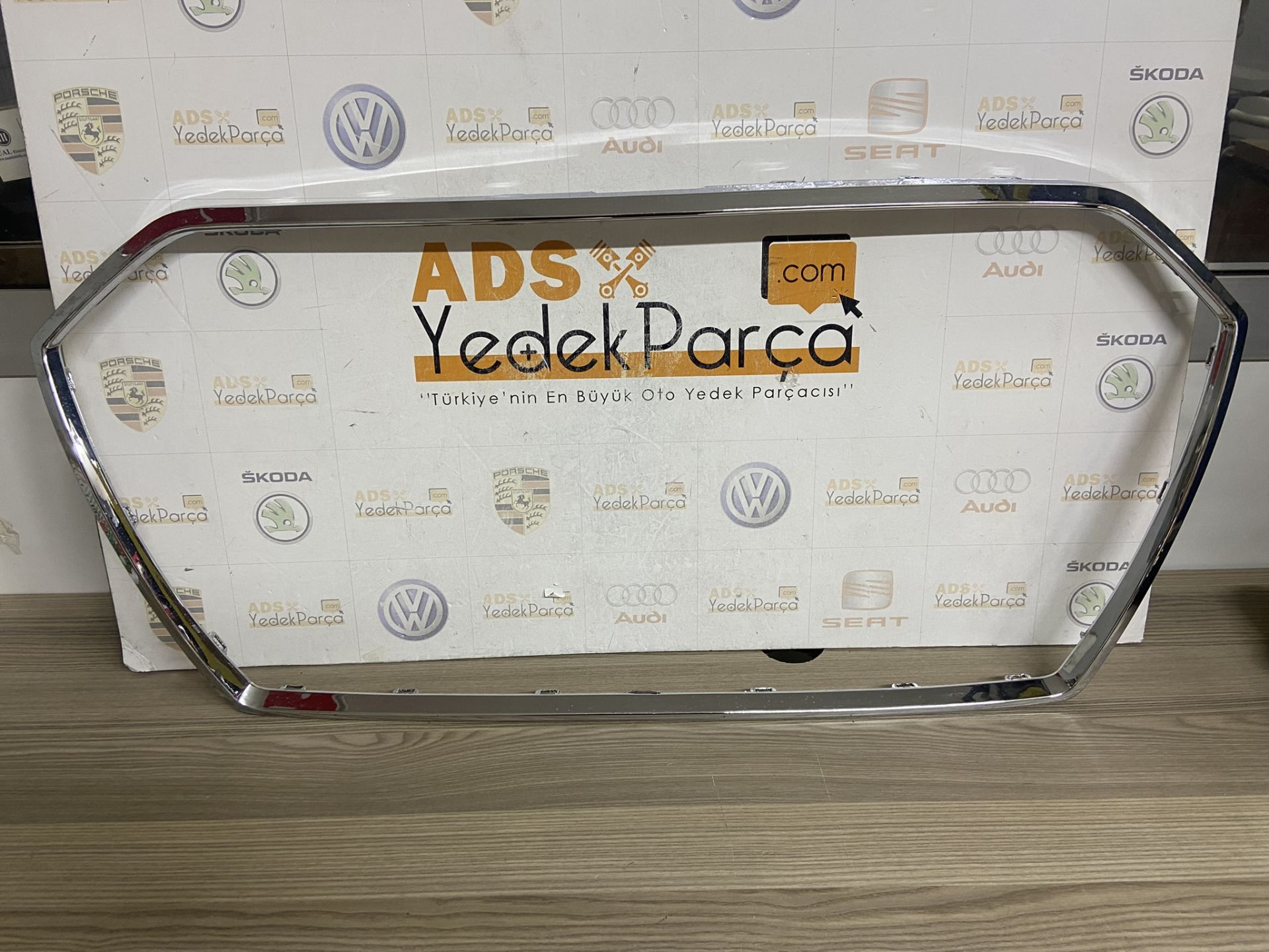 Audi A3 2015-2020 Ön Panjur Çıtası