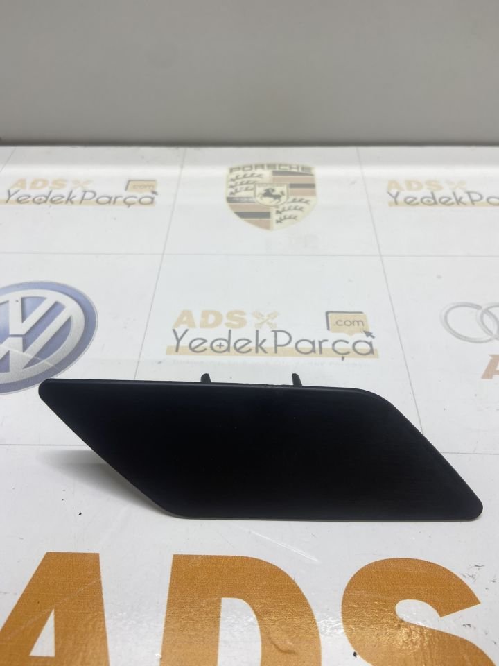 Skoda Octavia 2018 Sonrası Sağ Far Yıkama Kapağı