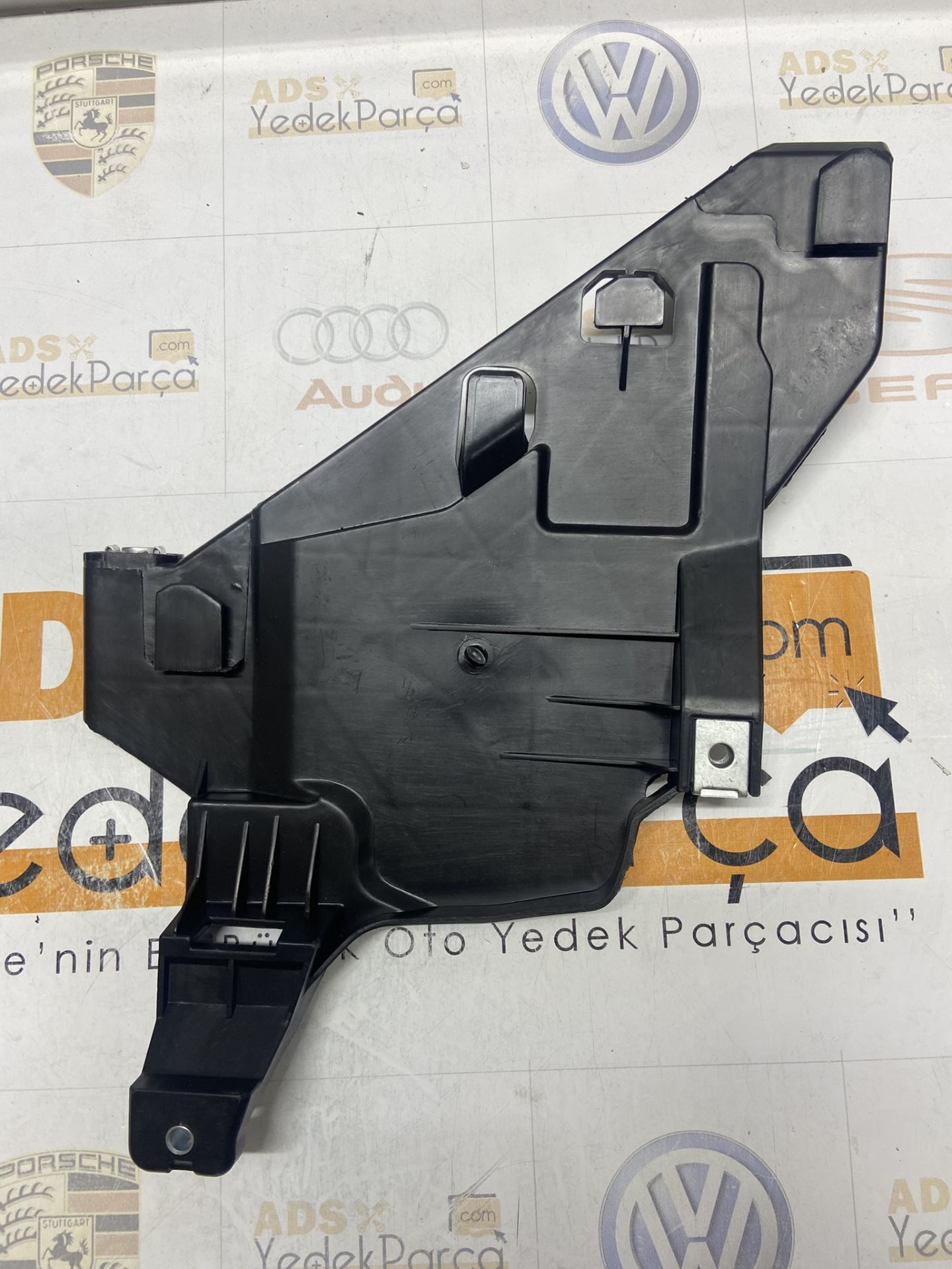 Audi Q5 2013-2017 Sol Far Alt Tablası