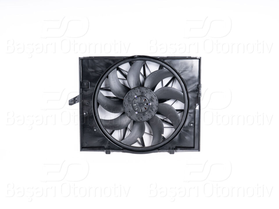 BMW E60 SERISI 5.25 5.30İ 05 >FAN MOTORU DAVLUMBAZLI (495MM-3FIS-400W-9KANAT)