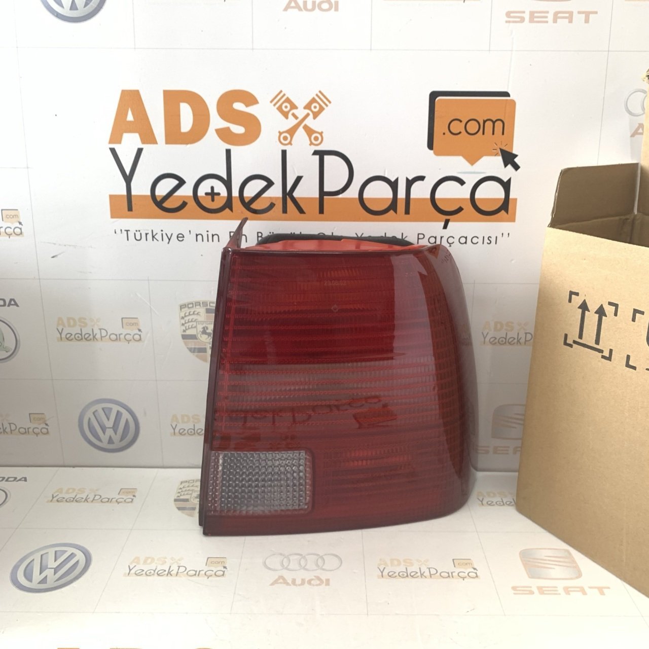 Volkswagen Passat 1997-2000 Sağ Stop Lambası Taiwan