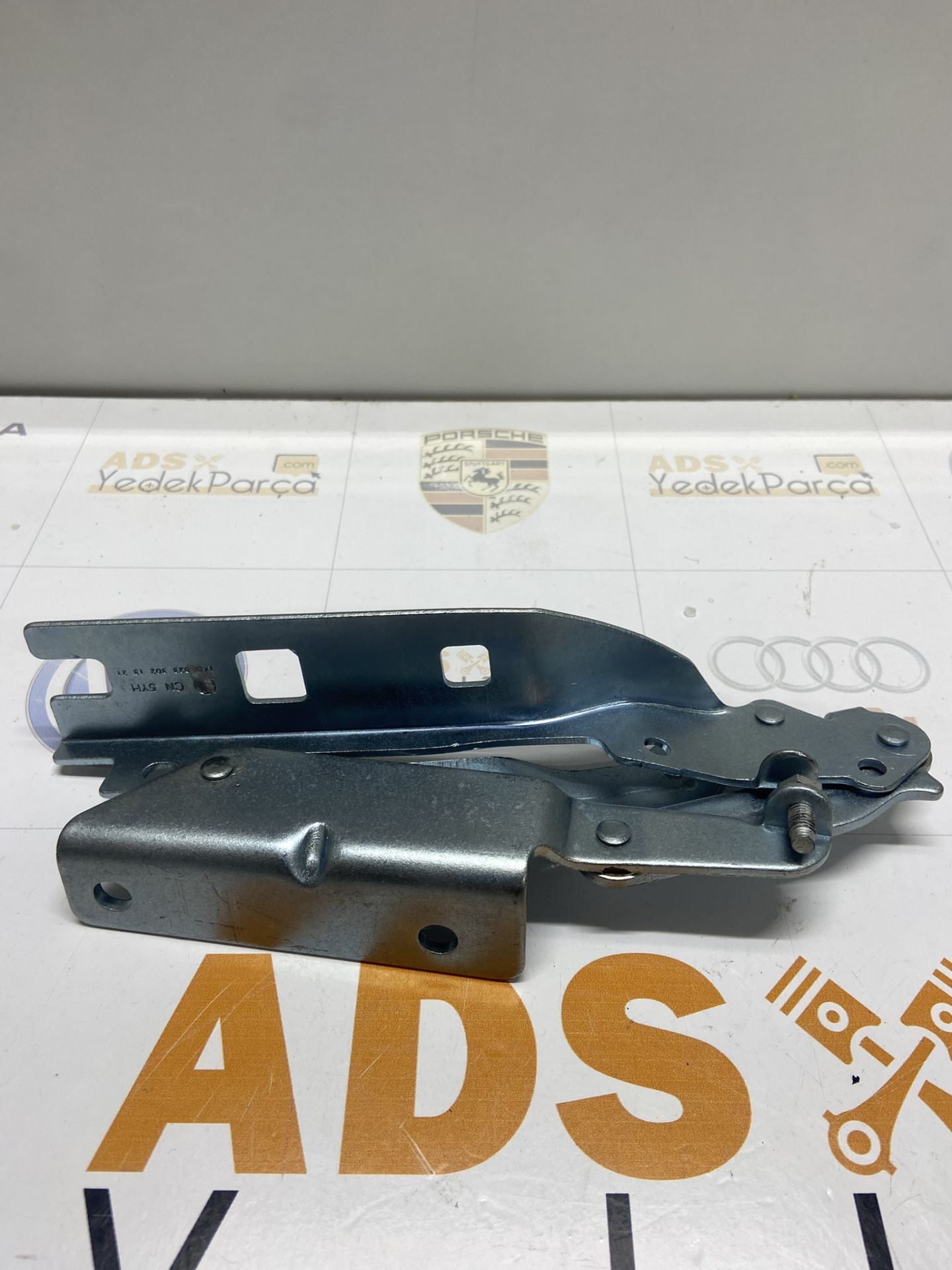Volkswagen Golf Vı 2009-2013 Motor Kaput Menteşesi Sağ İthal