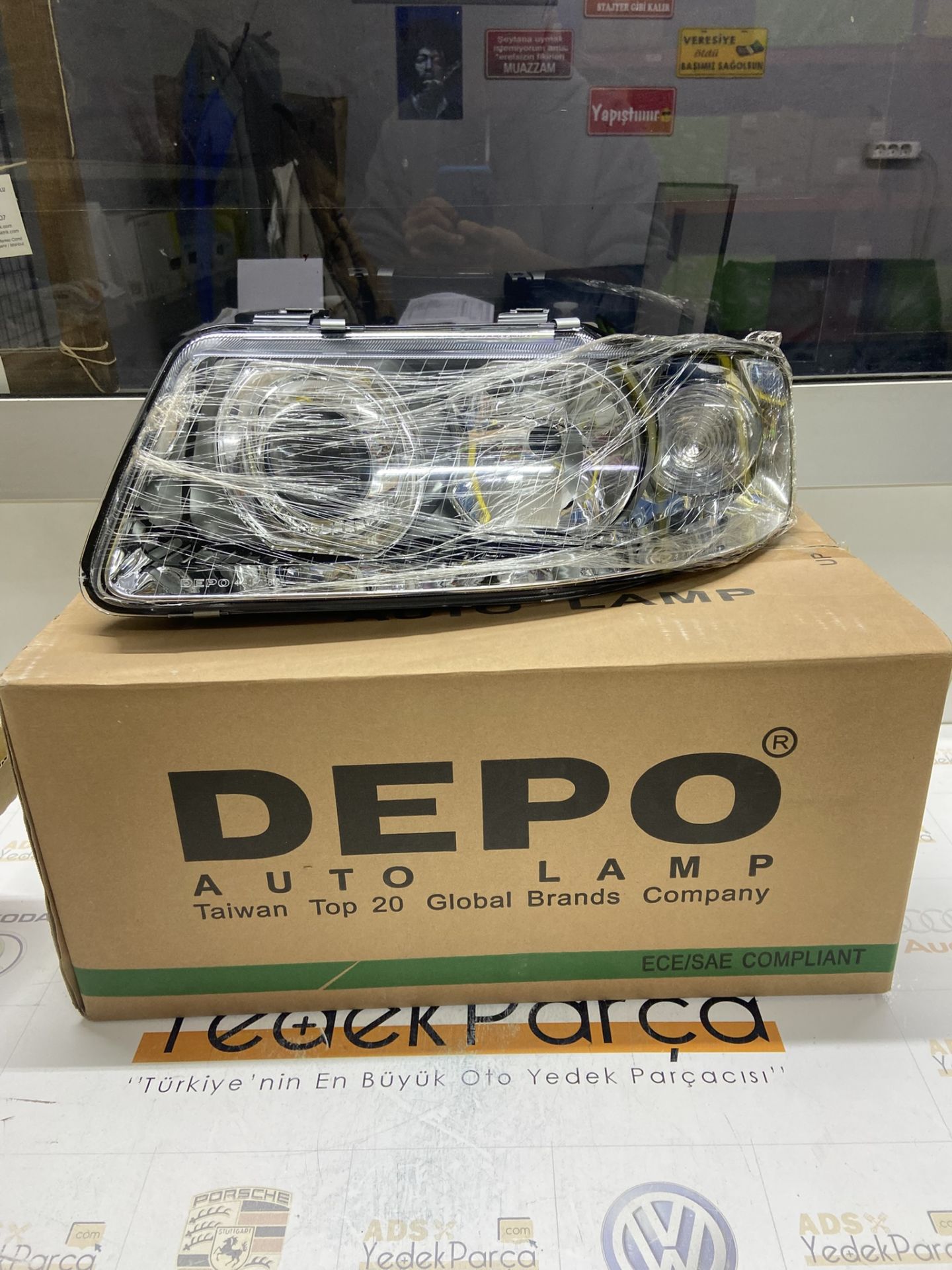 Audi A3 1996-2000 Ön Sol Far Mercekli Depo