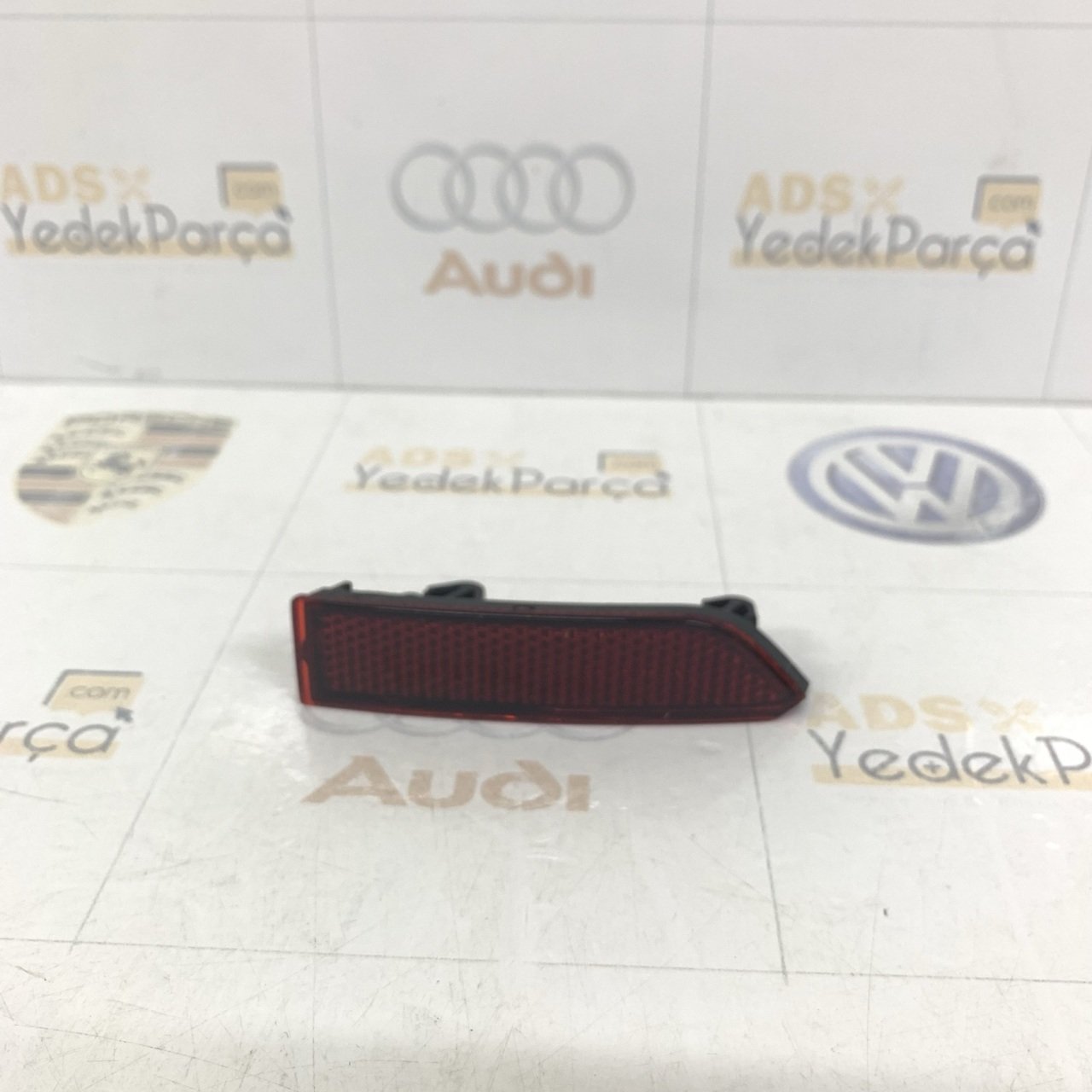 Volkswagen Tiguan 2017 Sonrası Sağ Arka İç Tampon Reflektörü Orijinal