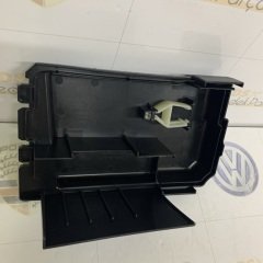 Volkswagen Polo 2014 Sonrası Sigorta Kutusu  Üst Plastiği Orijinal
