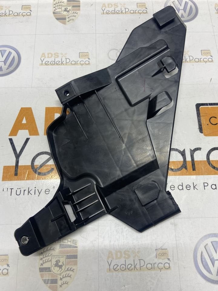 Audi Q5 2013-2017 Sağ Far Alt Tablası Orjinal