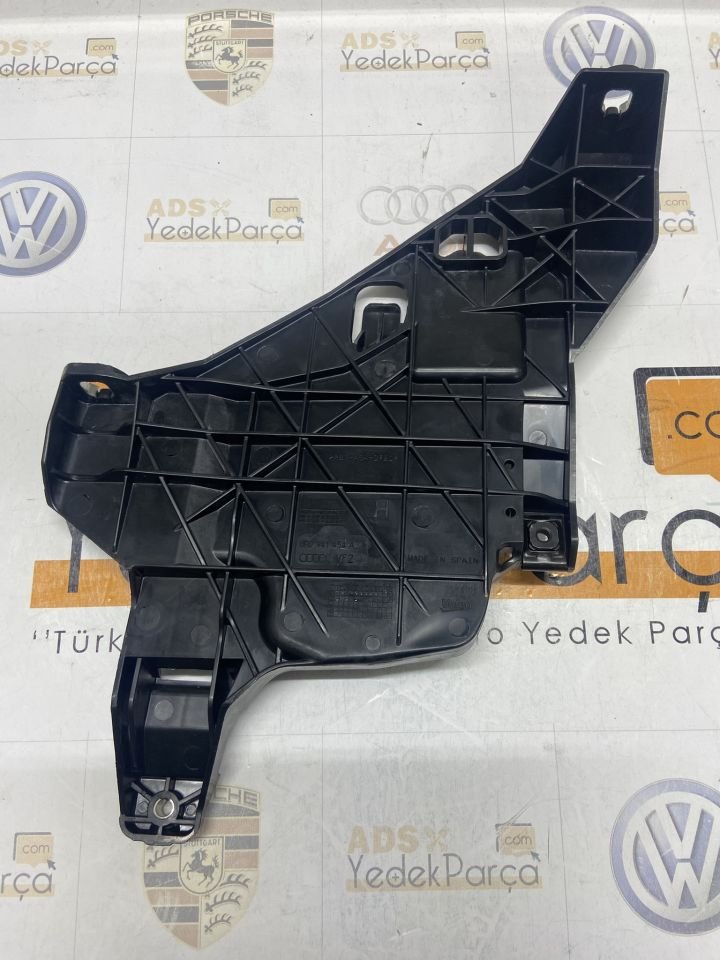 Audi Q5 2013-2017 Sağ Far Alt Tablası Orjinal