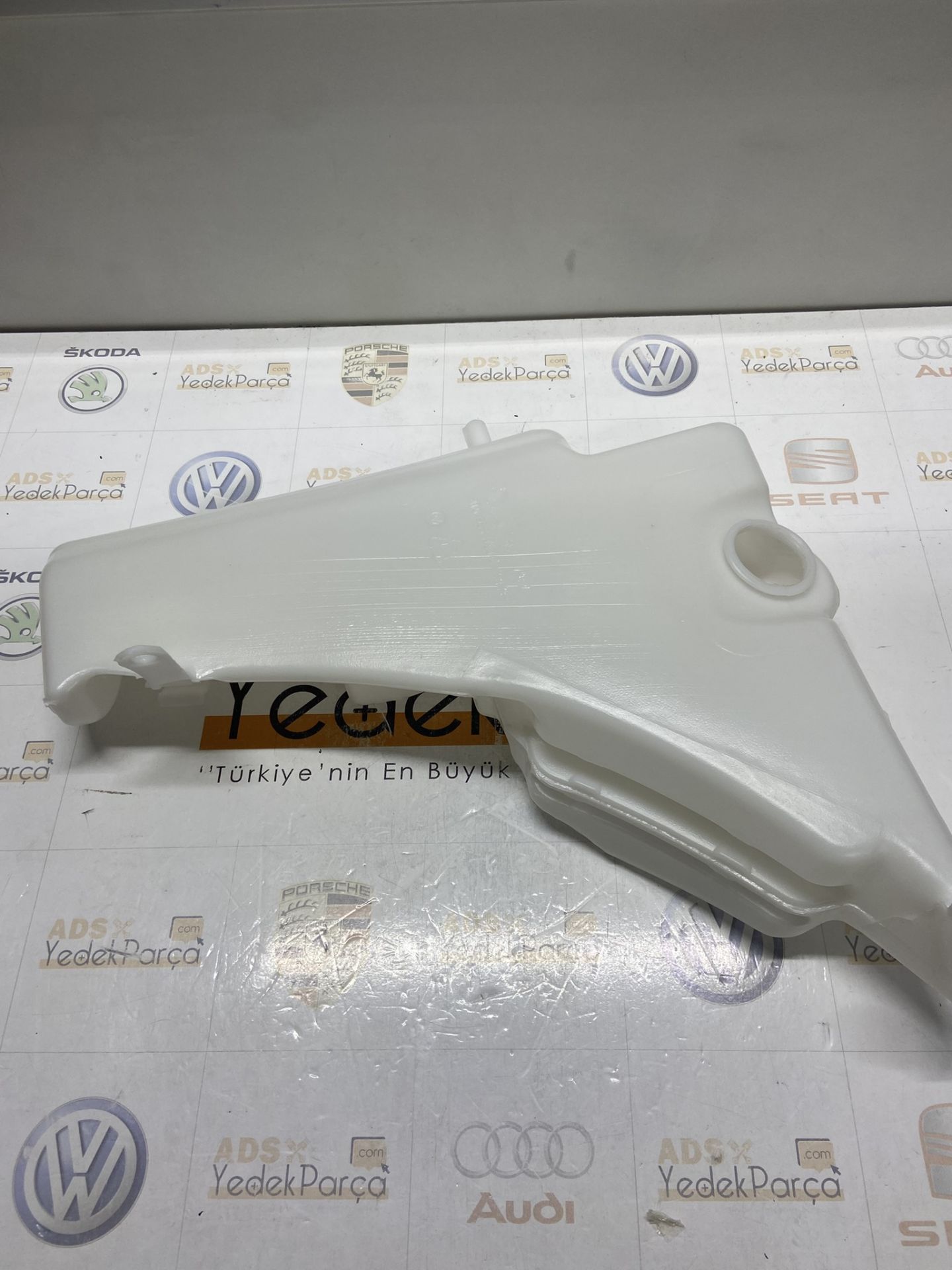 Audi A4 A5 2008-2015 Silecek Su Bidonu